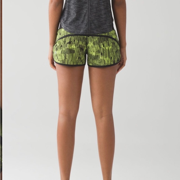 Lululemon Speed Short Down Pour Lime Light / Black size 4 - Picture 8 of 14